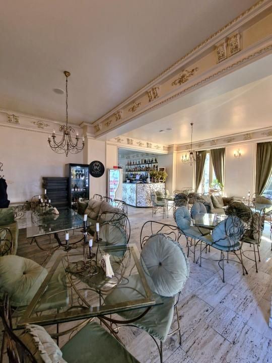 CAFENEA & RESTAURANT BISTRO DE VANZARE –  CENTRUL VECHI TARGOVISTE – fotografia 5 din 11