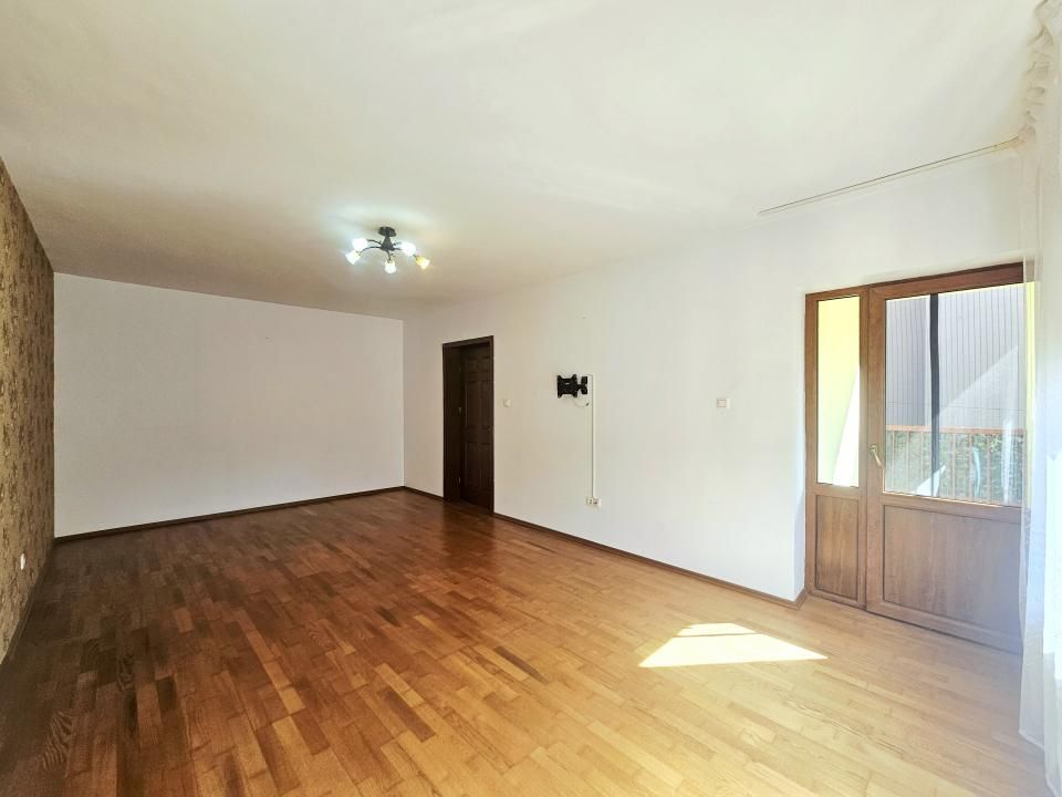 Casa familiei tale lângă Bulevardul Castanilor – fotografia 6 din 17