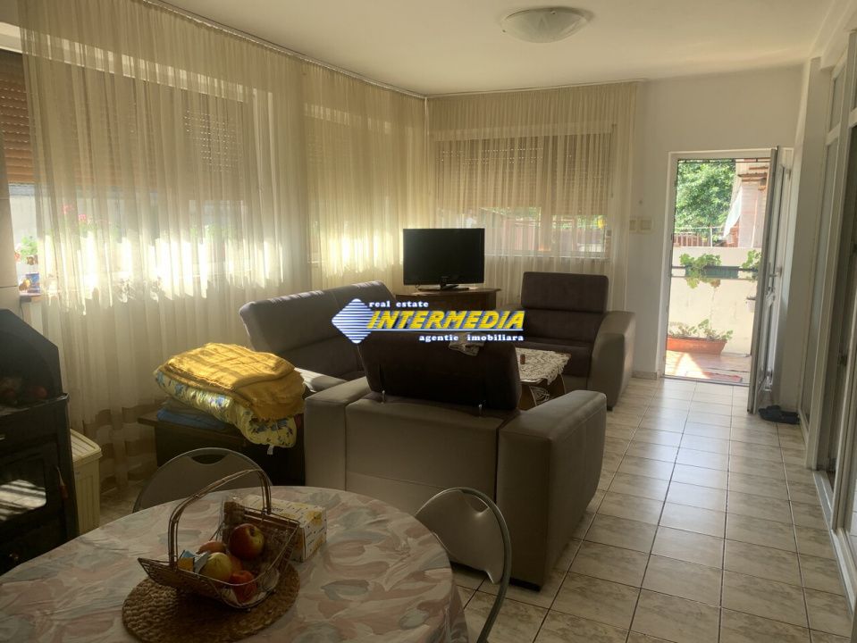 Casa de vanzare 5 camere teren aferent 1410 mp cu toate utilitatile zona Oarda – fotografia 5 din 33