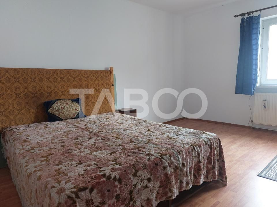 Casa mica 3 dormitoare curte mica 60 mp zona Lupeni Sibiu – fotografia 2 din 13