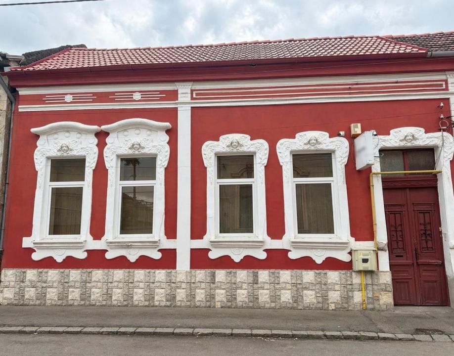 Apartament de vanzare in Oradea, 115 mp,ultracentral , 5 minute de Piata Unirii – fotografia 1 din 12