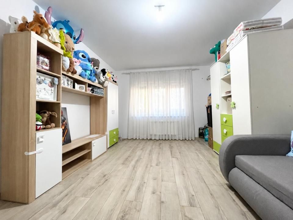 Apartament decomandat 3 camere, 2 bai la parter - zona Soarelui – fotografia 1 din 8