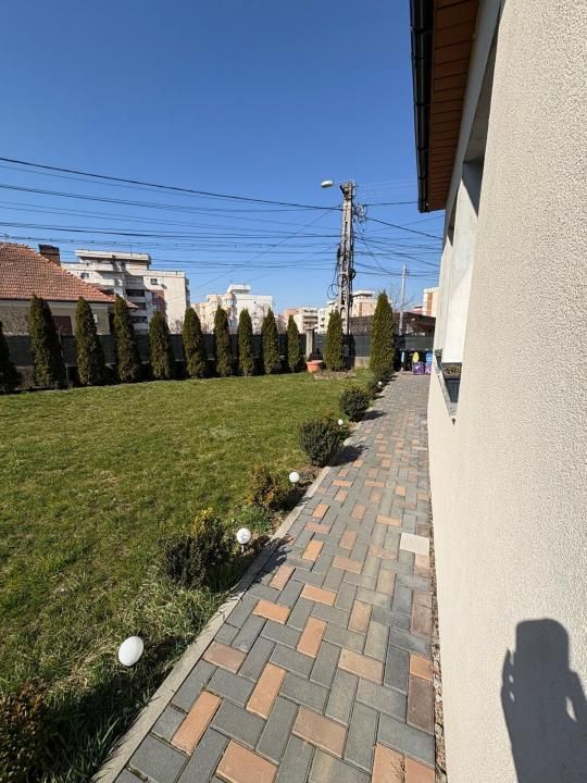 Oportunitate rară în Gheorgheni Casă renovată, teren cu front la două străzi – fotografia 2 din 12