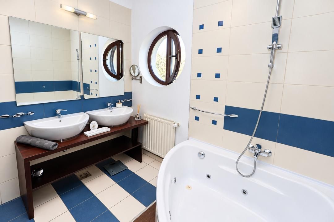 DUPLEX ÎN HERĂSTRĂU | 5 CAMERE | OFFICE | 3 BĂI | 4 BALCOANE | PARCARE 3 MAȘINI – fotografia 20 din 24