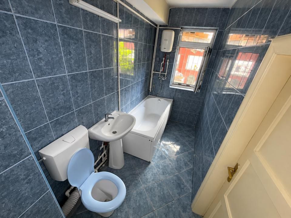 10 Camere de inchiriat | 13 Septembrie | Casa-Spatiu Birou | Parcare – fotografia 9 din 13