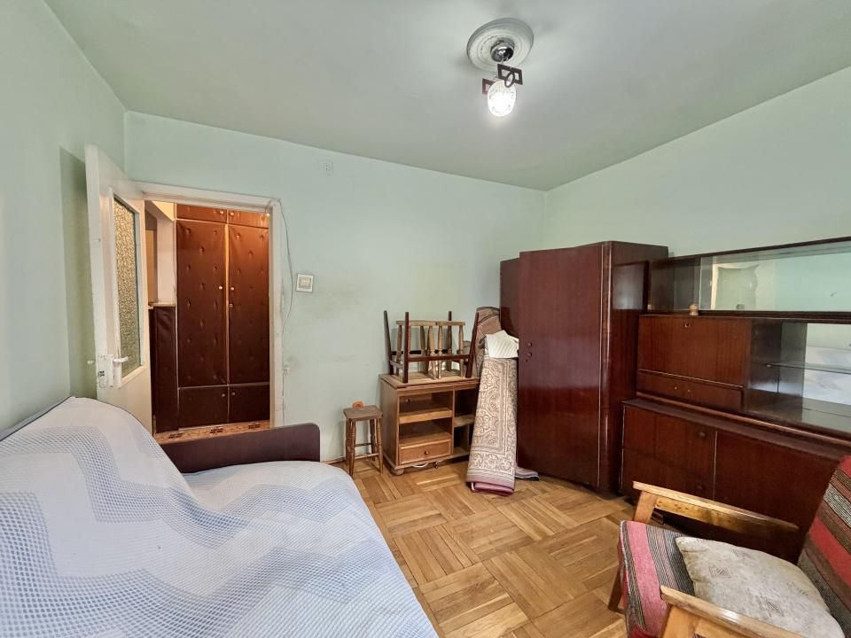 Apartament 4 camere, decomandat, etaj 1, zona Dambovita – fotografia 7 din 15