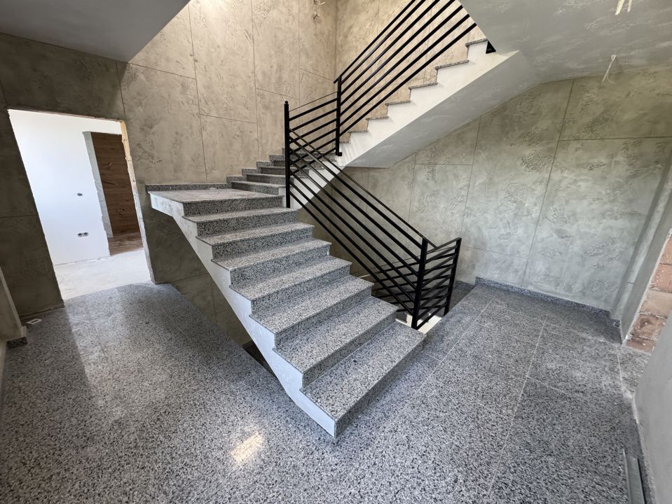 🔑 Apartament 3 camere / 2 bai / 95 MP / etaj 2/  parcare + boxa / ZONA CETATII – fotografia 2 din 10