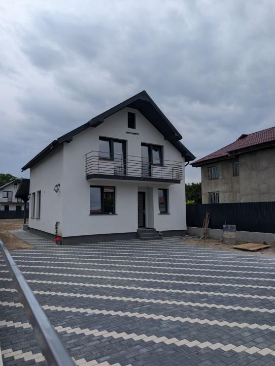 Vila toate utilitățile, încălzire pardoseală, Serbanesti – fotografia 1 din 17