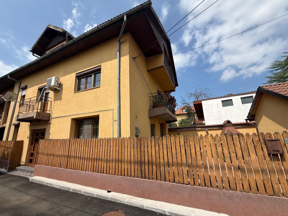Casa P+1+M , 168mp utili, 181mp teren, zona Piata Mare – fotografia 1 din 13