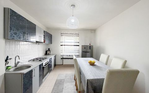 Apartament 2 camere, semidecomandat, zona Lipovei