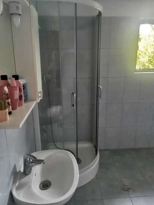 Casă spațioasă de închiriat în Ungureni – Dambovita – fotografia 18 din 24