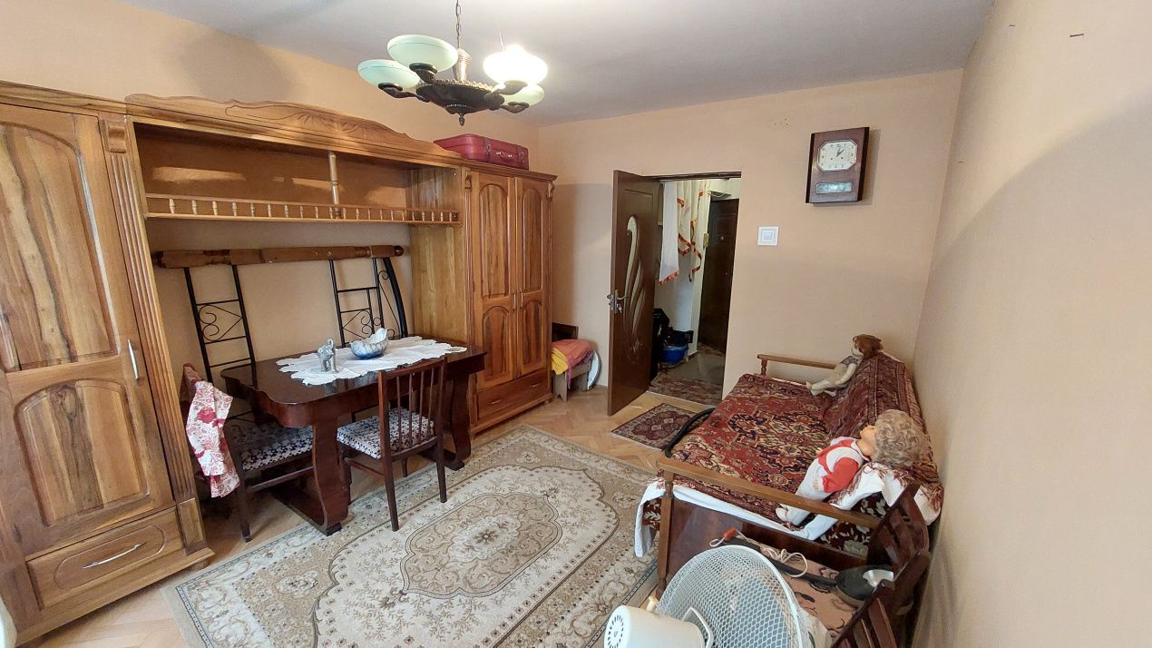 Apartament 3 camere, etajul 2, Cartier Garii, zona Piata – fotografia 1 din 7