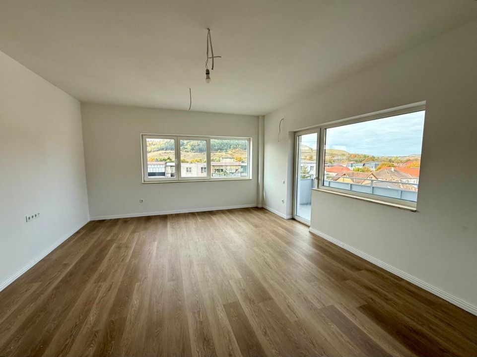 De vânzare apartament nou, finisat 3 camere, 74 mp. - Comuna Baciu – fotografia 1 din 13