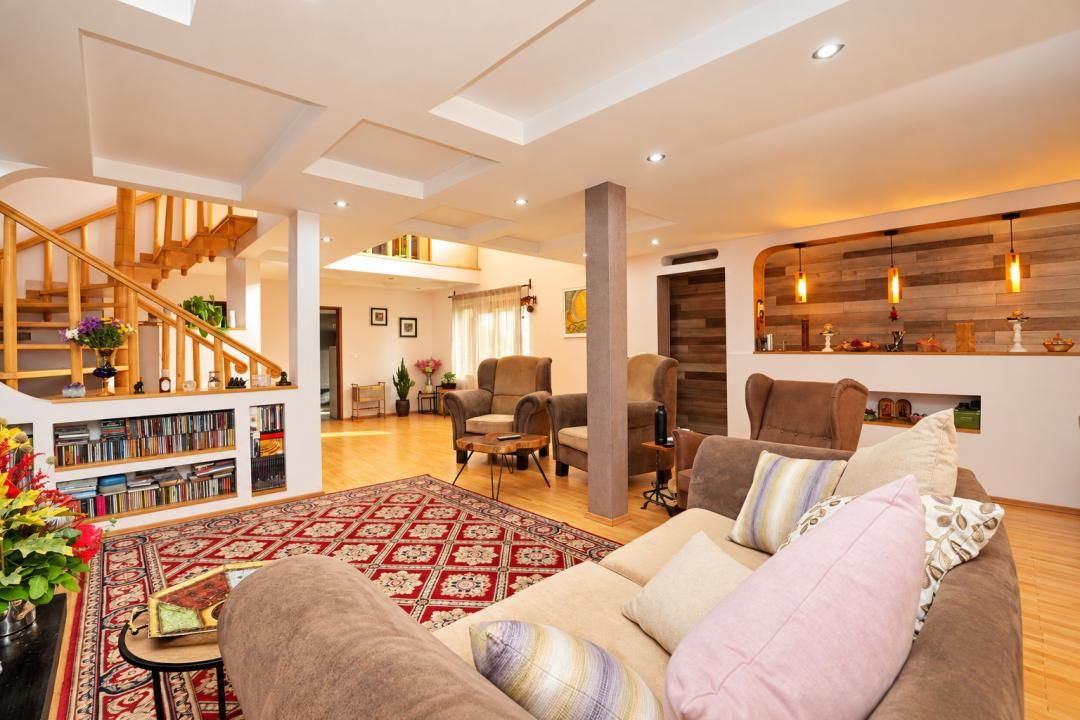 Vilă 8 Camere | 428 MP | Teren 703 MP | 4 Garaje | Voluntari – fotografia 5 din 27