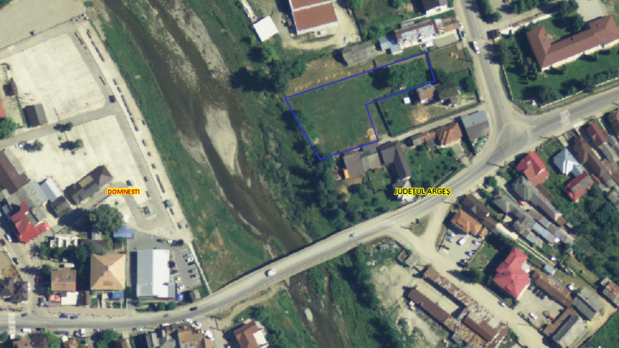 Teren intravilan Domnești, Central lângă Liceu, pe malul Râului – fotografia 1 din 7