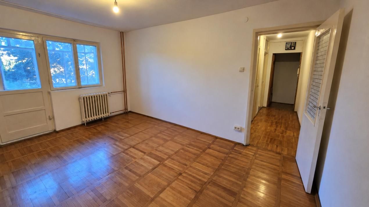 Apartament cu o camera, 32,5 mp utili, etaj 1 - Complexul Studentesc – fotografia 1 din 6