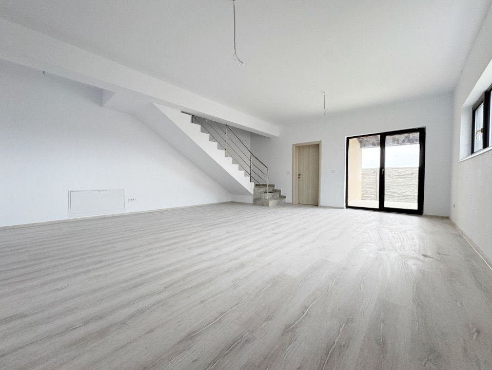 Duplex cu 5 camere, 120mp utili, 326mp teren - Mosnita Noua – fotografia 2 din 15