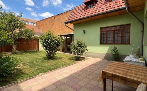 Casa ultracentrala de vanzare in Oradea, singur in curte, teren 500 mp
