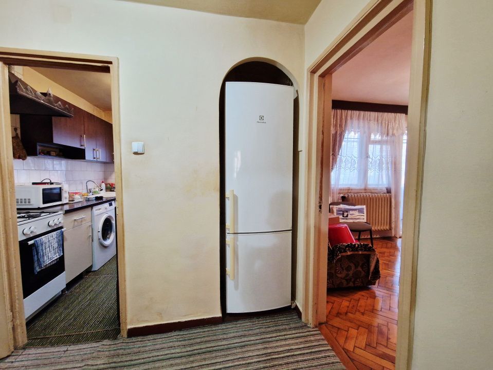 Apartament spatios cu balcon inchis si beci in zona Supeco – fotografia 13 din 17