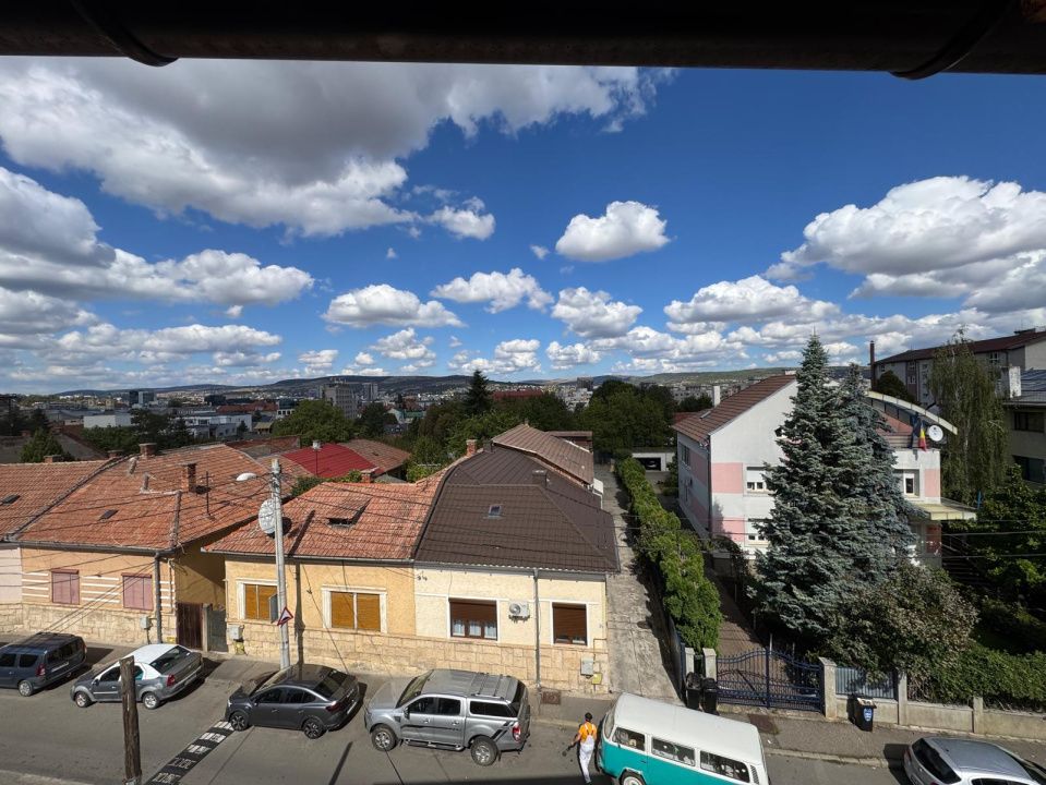 Închiriere casă pentru birouri + 4 garaje, P-ța Cipariu – fotografia 2 din 15