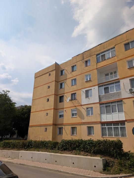Apartament 3 camere Buhuși - Republicii Penny – fotografia 1 din 10