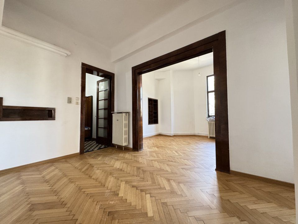 Sediu de firmă cu prestanță într-un imobil istoric – Unirii – fotografia 1 din 12