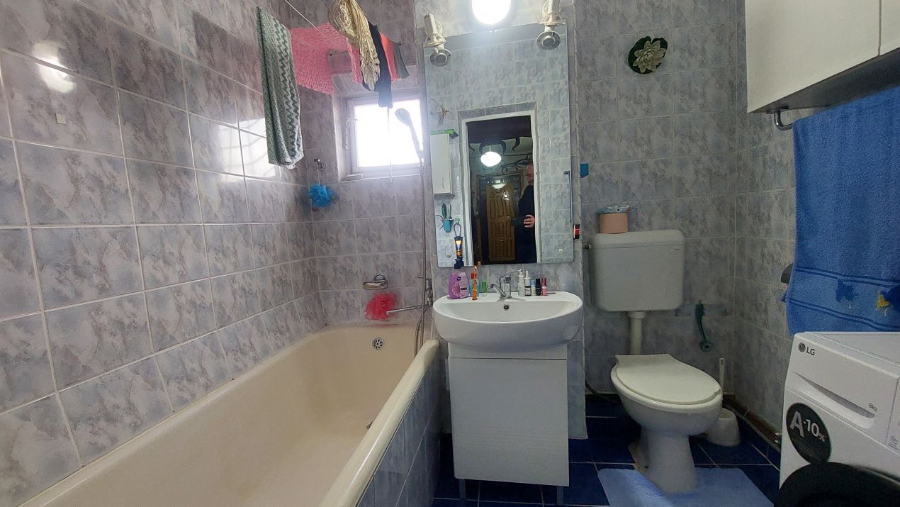 Apartament 3 camere Decomandate 76 mp parter inalt cu 2 Bai Balcon CETATE Piata – fotografia 5 din 9