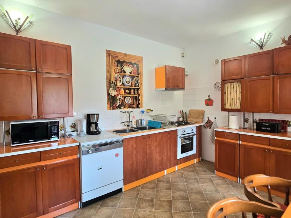 Vila 500 mp, teren 1.632 mp, ideala pentru locuinta sau pensiune – fotografia 9 din 31