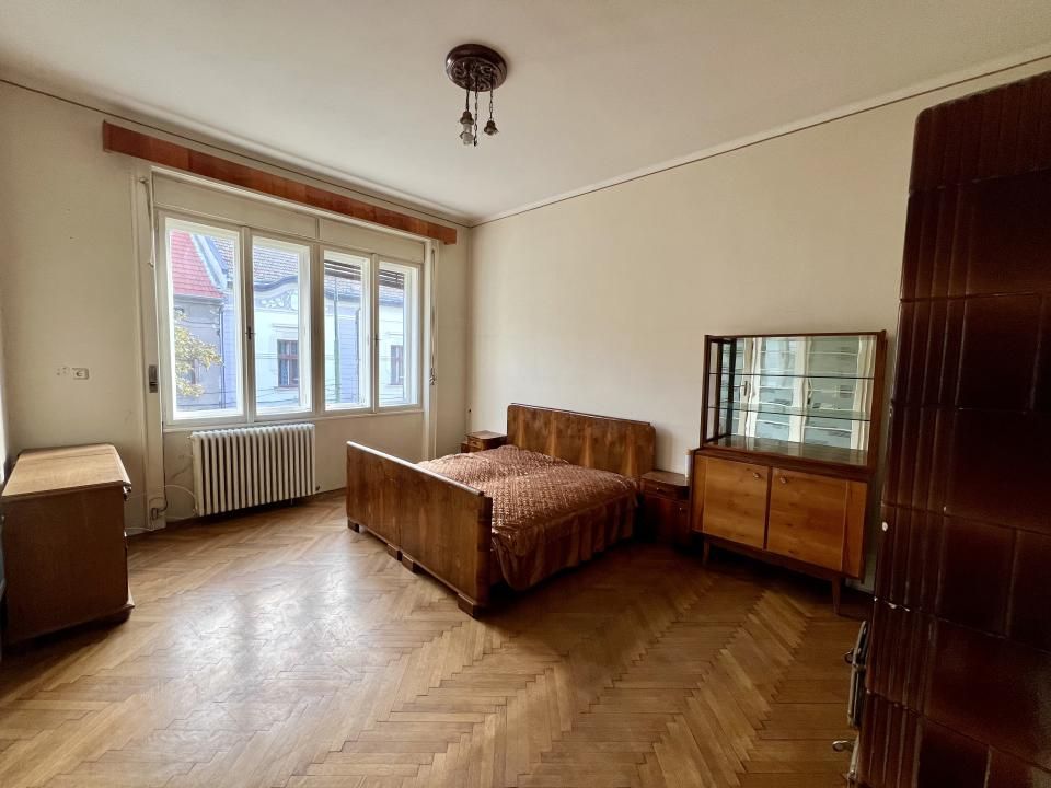 Apartament 4 camere, circular, 126 mp utili, etaj 1 - Zona Balcescu – fotografia 3 din 12