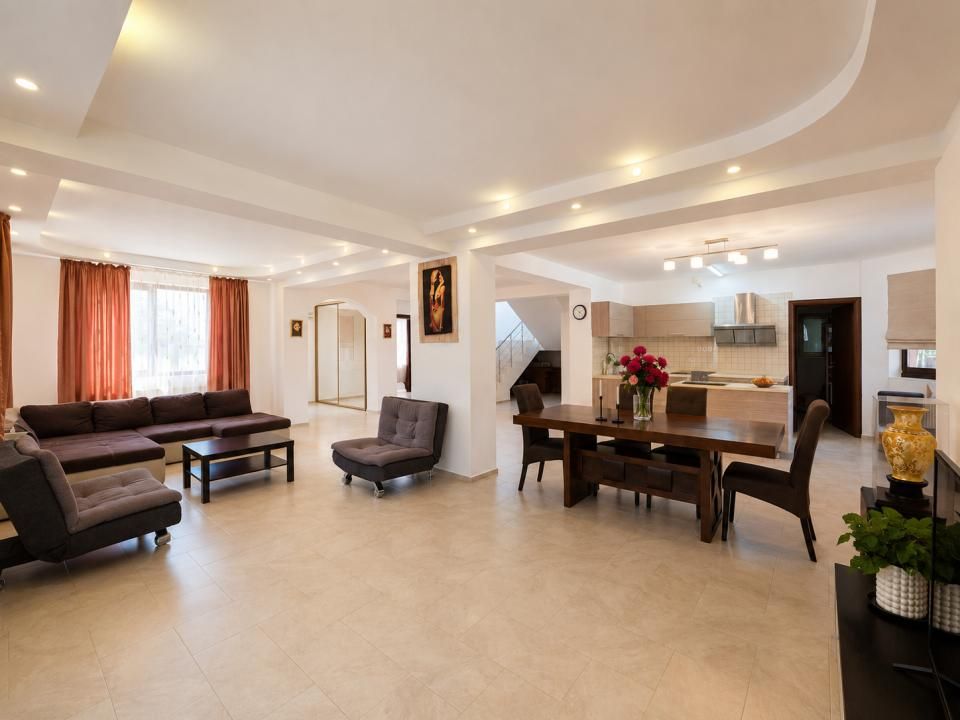 Vilă 6 camere Crevedia | 243 mp utili | Spațiu pentru întreaga familie – fotografia 3 din 18