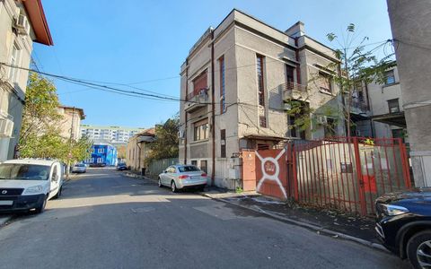 Vila cu curte de vanzare ULTRACENTRAL - 442.7 mp, 72 mp curte libera, 2 garaje