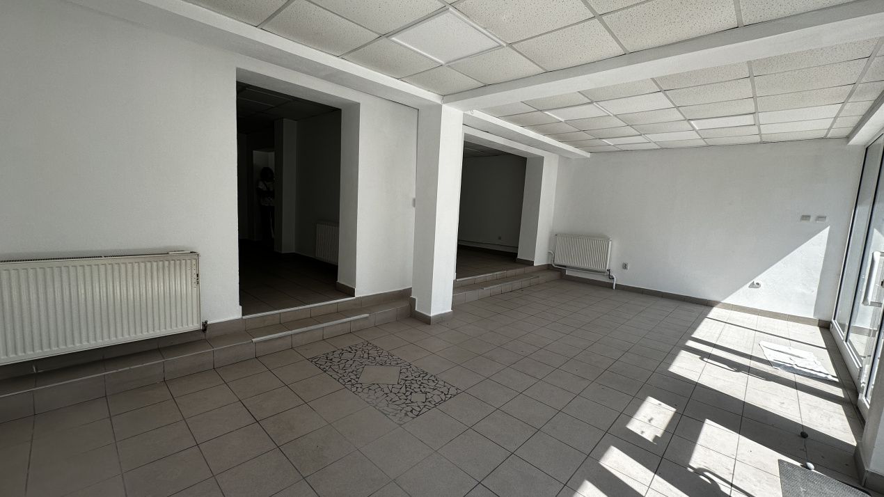 Spatiu Comercial 105 mp Finisat la Bulevard cu vad comerc loc parcare – fotografia 1 din 9