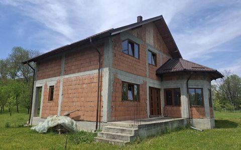 Casă P+M 4 dormitoare 188 mp și teren de 3.400 mp cu livadă in Pucioasa-Sat