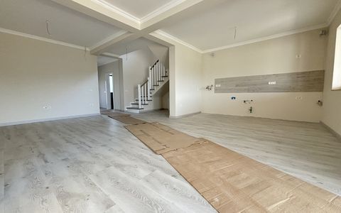 Casa 5 camere, 142mp, 300mp teren, despartita prin GARAJ in Giroc