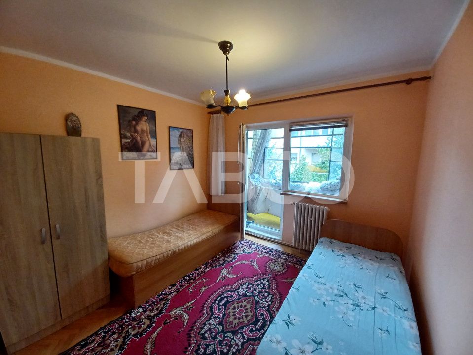 Apartament pentru muncitori 4 camere si 2 balcoane Mihai Viteazul – fotografia 13 din 15