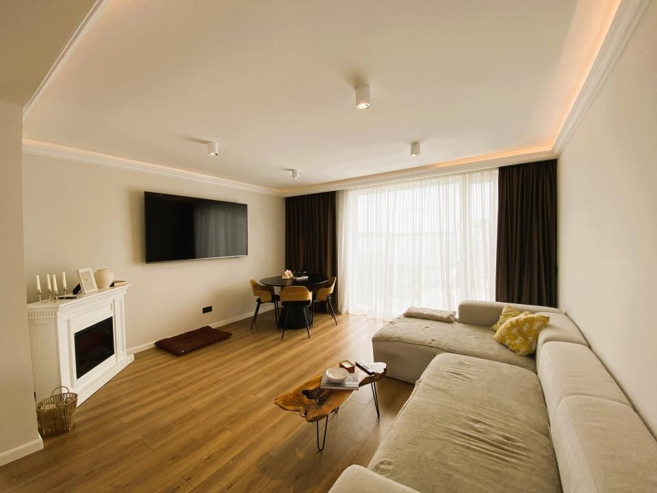 Duplex cu 4 camere 2 bai si curte libera 200 mp in Cisnadie – fotografia 3 din 19