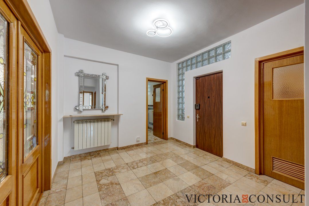 Parter in Vila, Panouri Fotovoltaice, Parcare si Curte Superba de 174 mp – fotografia 15 din 25