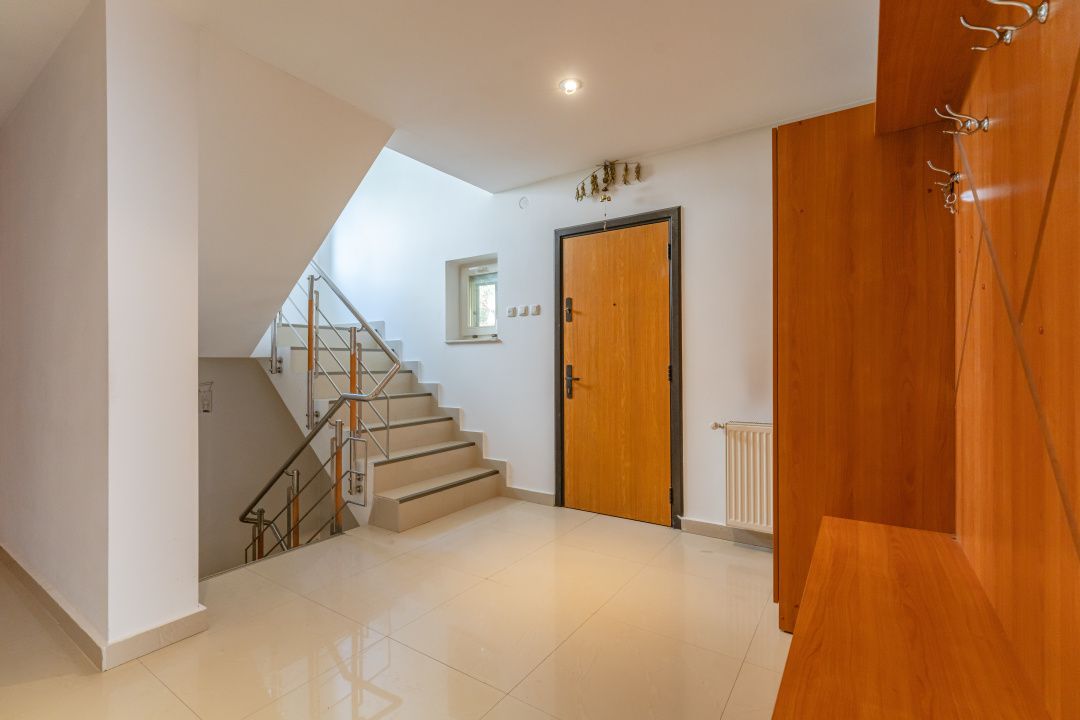 Vilă tip duplex în mijlocul naturii | 6 camere | Garaj, terasă și 5 dormitoare – fotografia 7 din 17