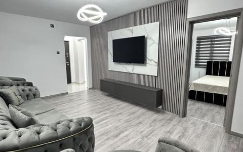 Apartament de vânzare – 3 camere , Micro 8 ,et 1