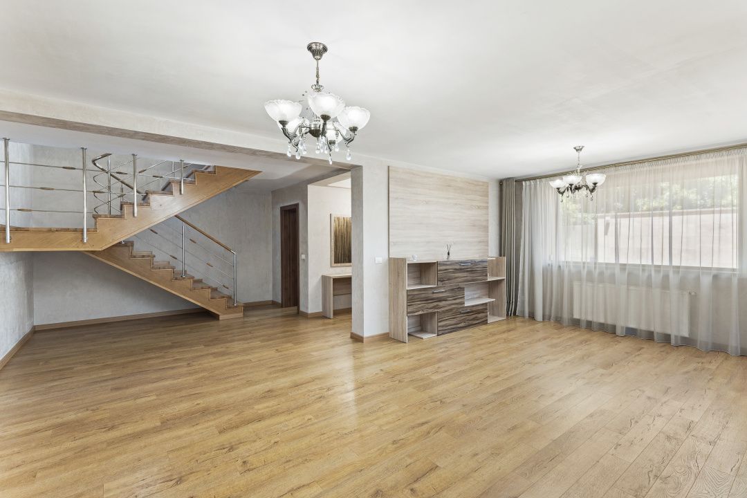 Vila spațioasă 5 camere, 5 băi, Garaj 2 mașini, Zona Primo – poziție excelentă – fotografia 2 din 31