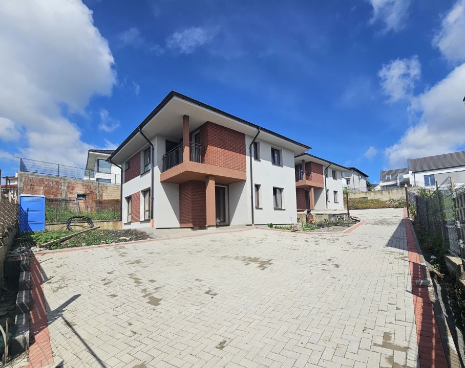 Casa NZEB cu panouri fotovoltaice in Dezmir – fotografia 1 din 24
