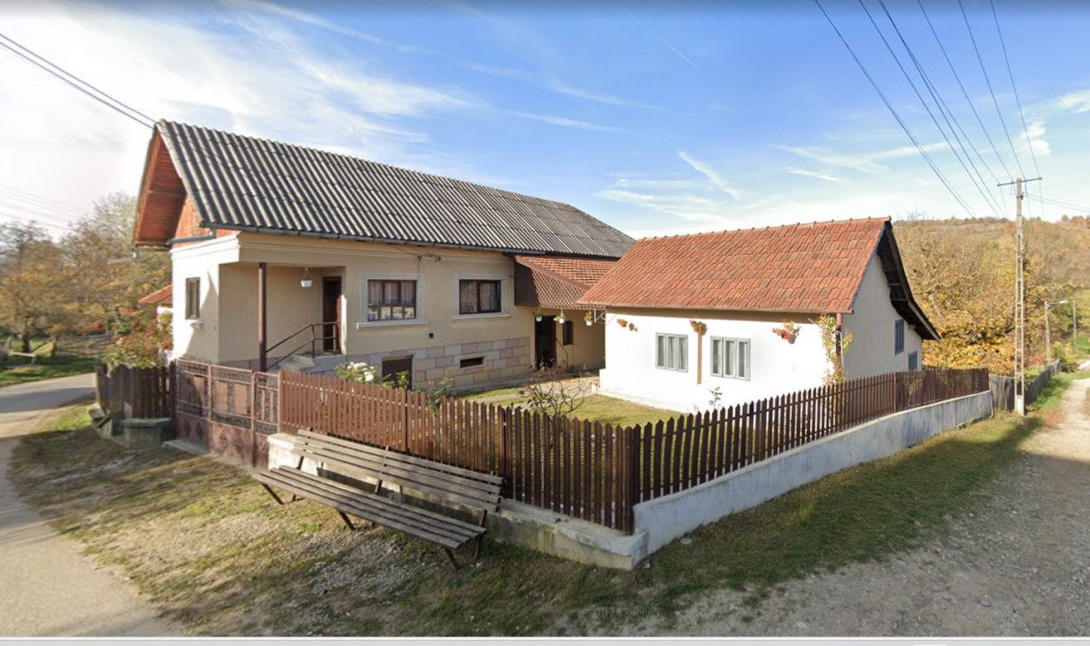 Casă de vânzare – 3 camere – Comuna Mihăești, sat Văcărea – fotografia 1 din 8