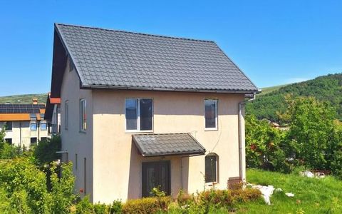 Casă finisată, 140 mp utili, teren 1.000 mp | intrare Câmpenești