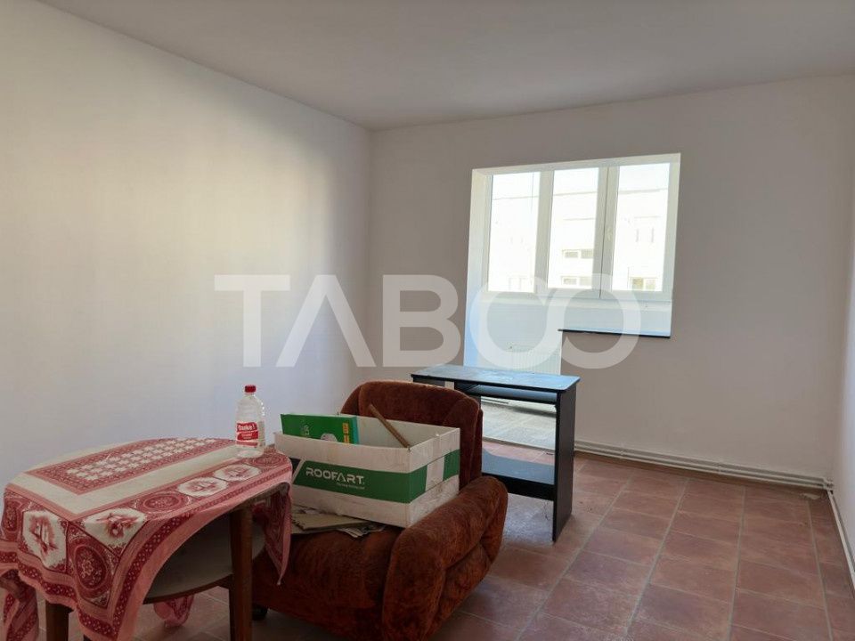 Apartament semidecomandat 2 camere etaj 3 zona Garii Fagaras – fotografia 1 din 4