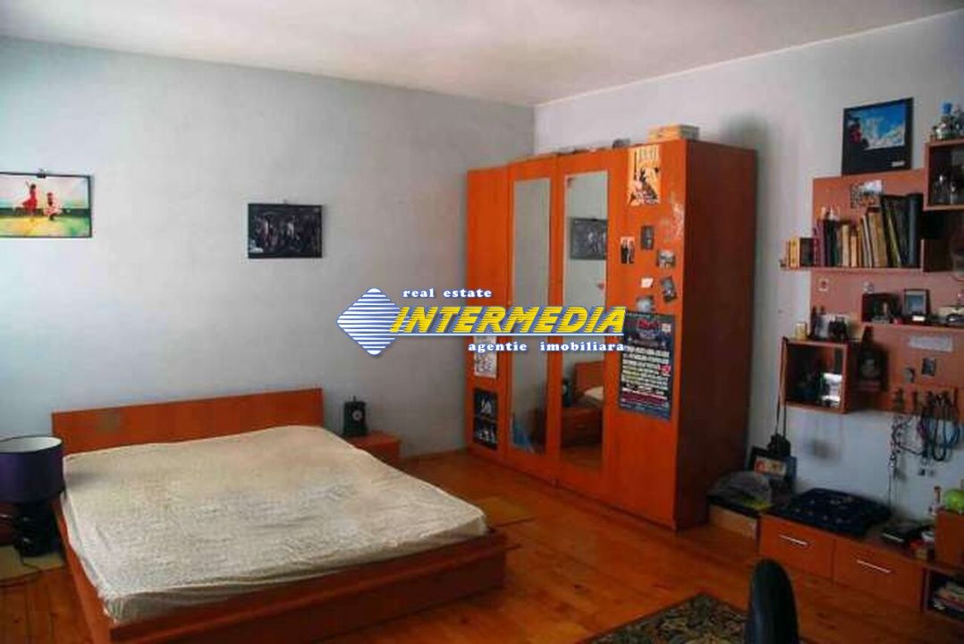 Casa superba de vanzare cu 8 camere in Alba Iulia zona Centrala – fotografia 5 din 13