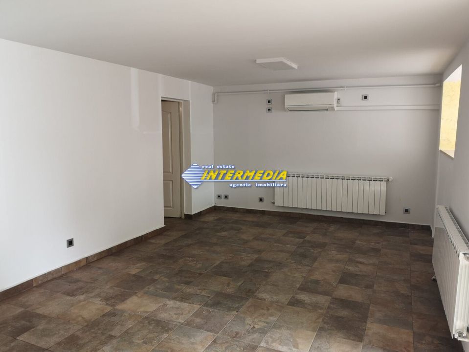 Spatiu comercial 40 mp finisat de inchiriat in Cetate – fotografia 13 din 19