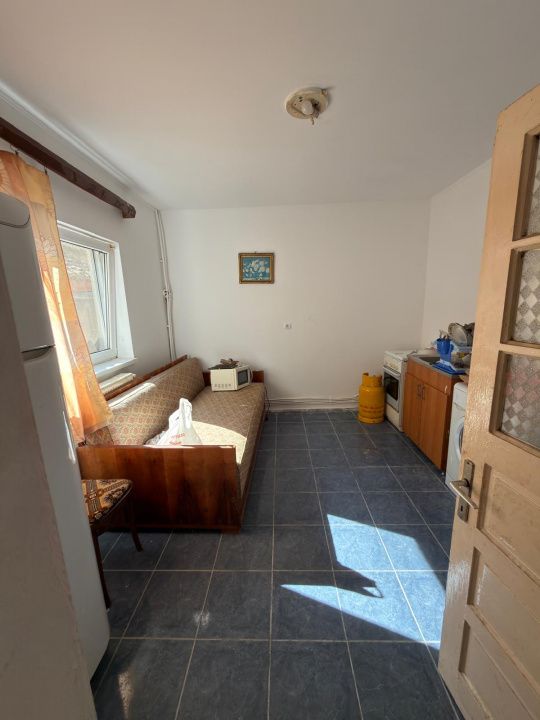 Casă P+1 de vânzare, 4 camere, aproape de centru, ideală pentru locuit – fotografia 3 din 9