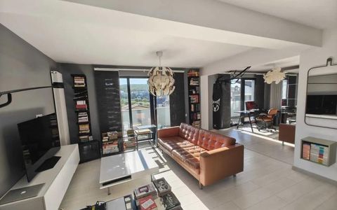 Apartament 3 camere 70mp cu terasă 50 mp , parcare inclusă