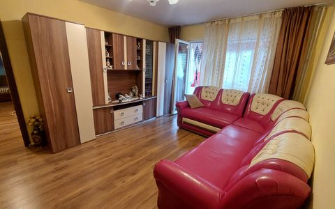 Apartament 3 camere, semidecomandat, etajul 3, Cornitoiu zona Unitatea Militara