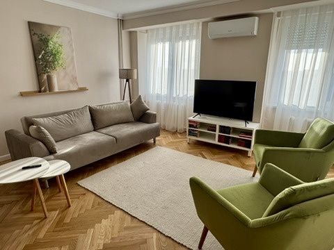 Apart. 4 camere, mobilat și utilat, central, Bloc Stea cu vedere spre Primărie – fotografia 2 din 32